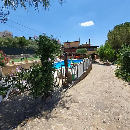 Spacious In With Private Pool Apartment